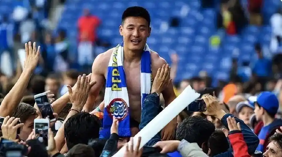 身高1米73的武磊,速度是他巨大的优势,他自己也曾经也表示,自己的速度