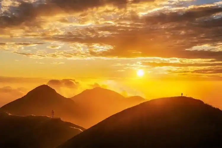 今日小寒 | 武功山频现云海日出,暖阳可消岁月寒_迈点网