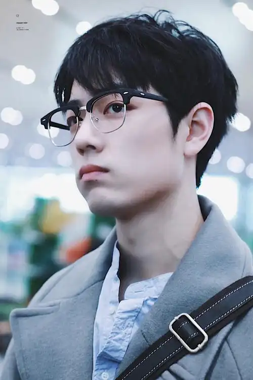 肖战#嘟嘟嘴的兔子队长,真的可爱到犯规好想亲哭他#肖战的那年今日