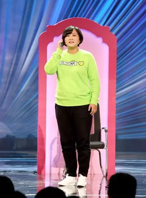 原创贾玲的腿跟大象一样粗她是完全放弃了身材管理