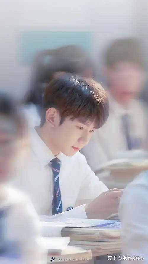 考古王源穿校服合集想起那句是心动呀糟糕眼神躲不掉