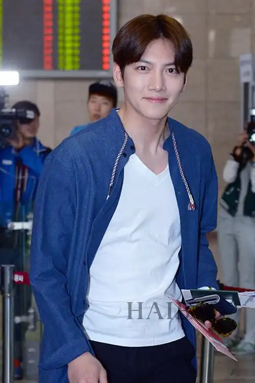 明星 韩国明星 池昌旭 > 正文  池昌旭2014年5月16日韩国金浦机场街拍