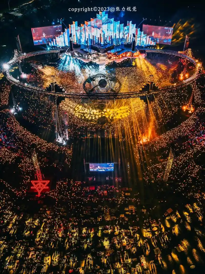 华晨宇杭州演唱会现场现场超震撼舞美.