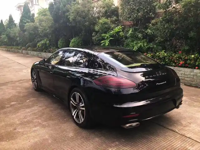 从此就爱上了保时捷,后来因为媳妇儿喜欢帕拉梅拉,就买了帕拉梅拉