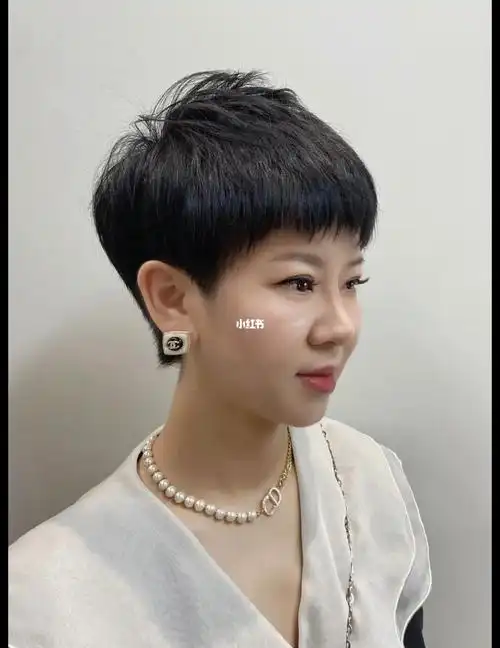 气质短发发型