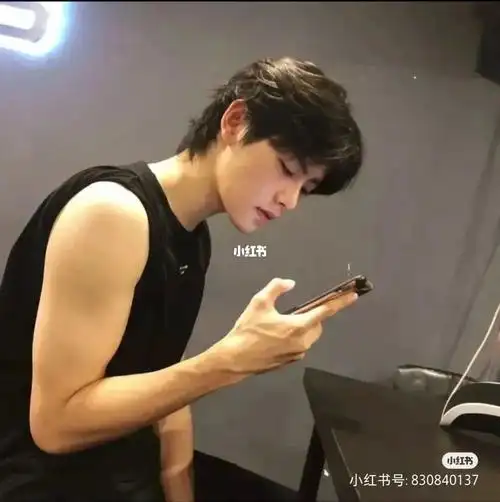 我不喜欢肌肉的但他是肖宇梁诶