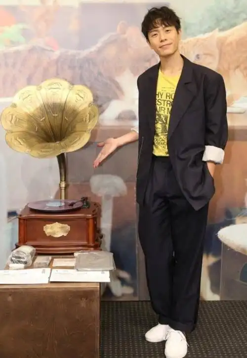 原创33岁韦礼安发布会痛哭,和女友11年长跑终结,坦言生活让他成长