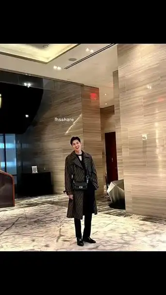 我的金叹又帅回来了!李敏镐出席fendi baguette 25周年纽约时装周展