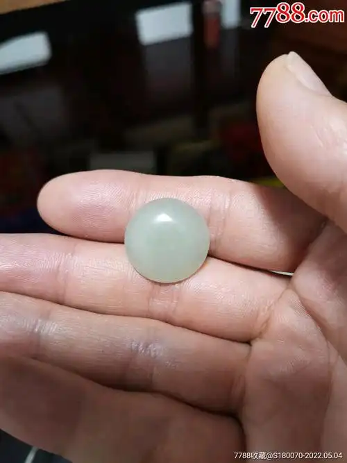 一线收货创汇时期和田玉纽扣