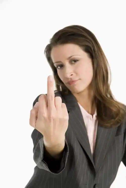 一个年轻女性,仅一个女性,仅一个人,指,套装,注视,方向,观察,看,手势