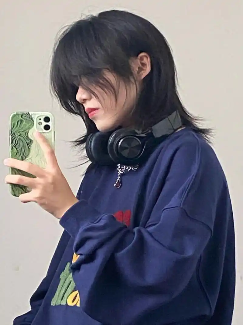 尾鲻鱼头显脸小 在也不自己剪刘海的给我剪残了"短发女生 "鲻鱼头发型