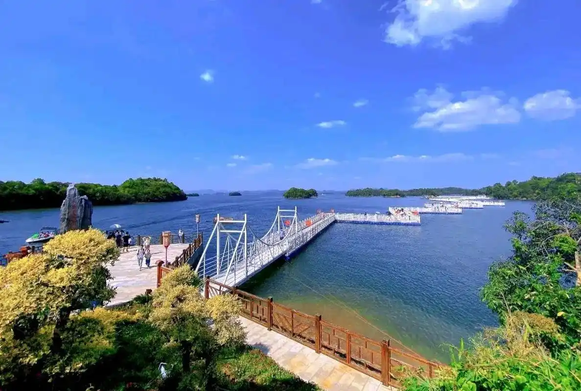 天上云居,诗画西海,庐山西海湖光美景,让人流连忘返,素有江西"千岛湖"