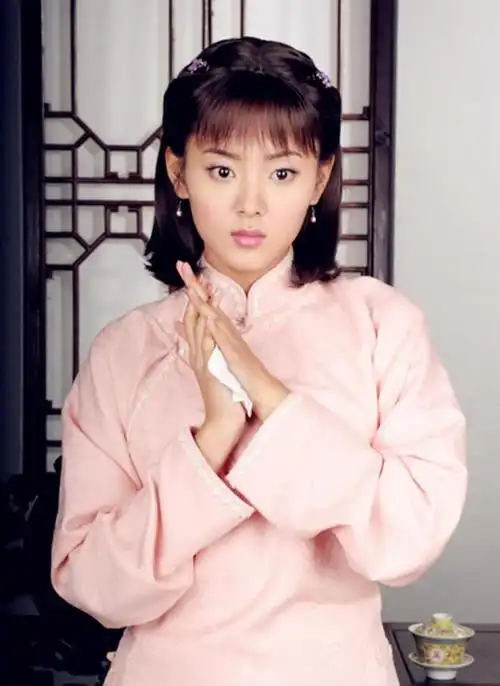 《夜空中最闪亮的星》里演杜婉晴的小刘佳温婉霸气