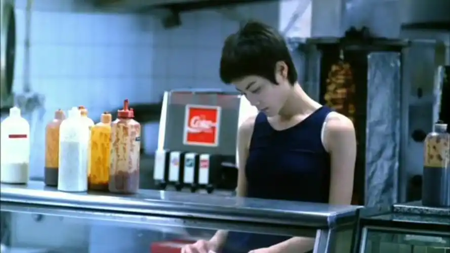 片段重庆森林里王菲的随性舞蹈