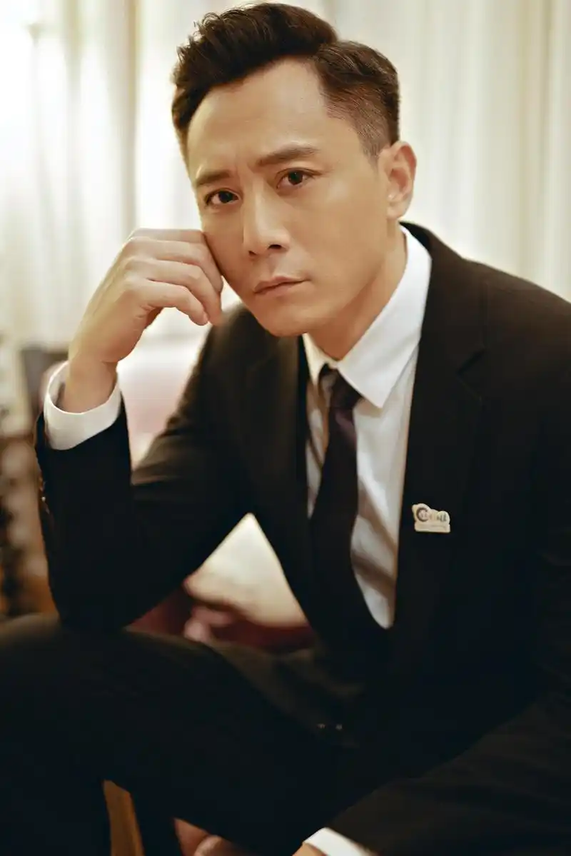 刘烨亮相2018法国戛纳秋季电视节,最新写真也随之曝光,镜头中的刘烨