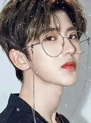 蔡徐坤致女生怀孕堕胎,工作室官博被粉丝刷屏喊话