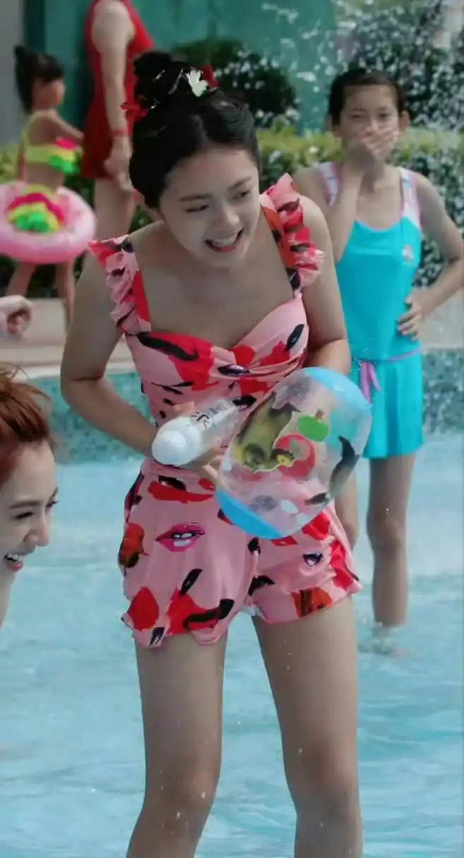 赵今麦,泳衣?,十足的花季少女