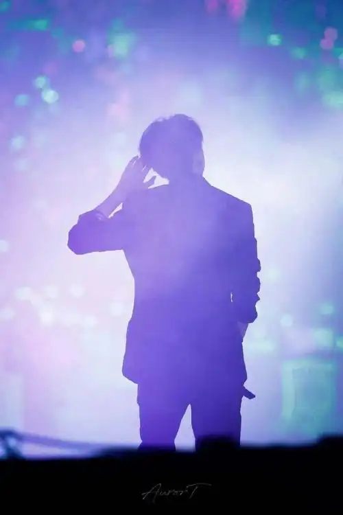 令人怦然心动的剪影杀欣赏王俊凯的绝世侧颜