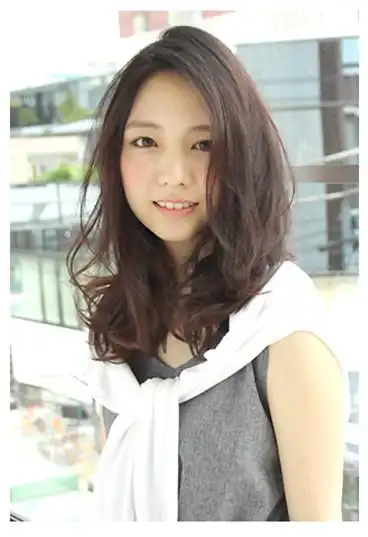 2015女生中长发发型图片 甜美发型人任你选择