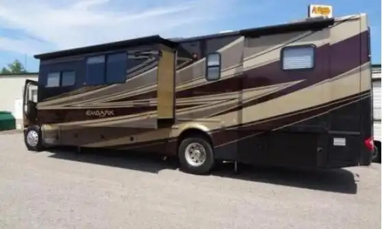 成龙518万房车,号称移动别墅,全世界只有一辆,最怕洗车