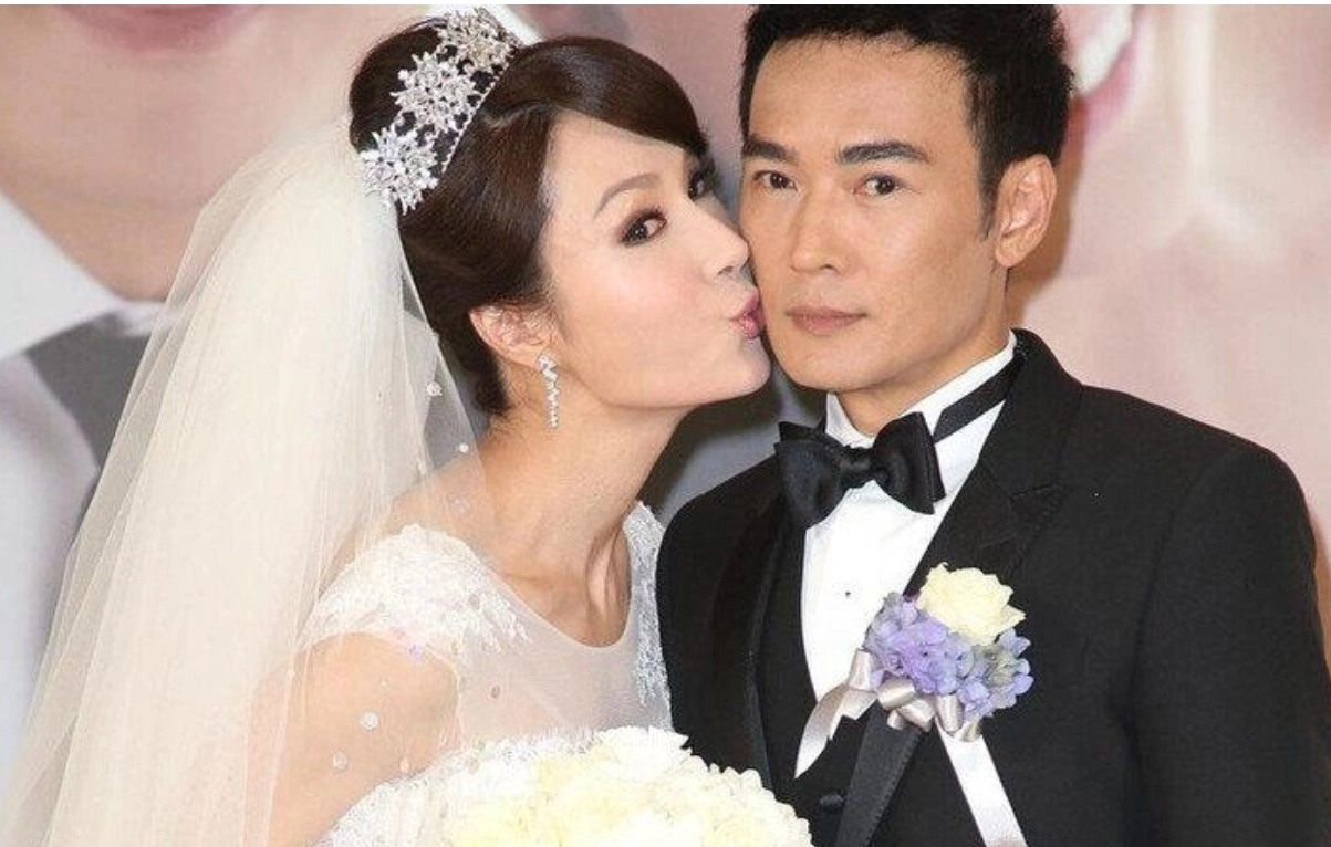 "古装第一美男"焦恩俊,两段婚姻皆不顺,如今55岁已白头