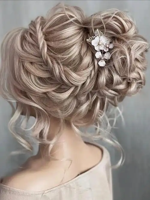 发型唯美典雅盘发造型