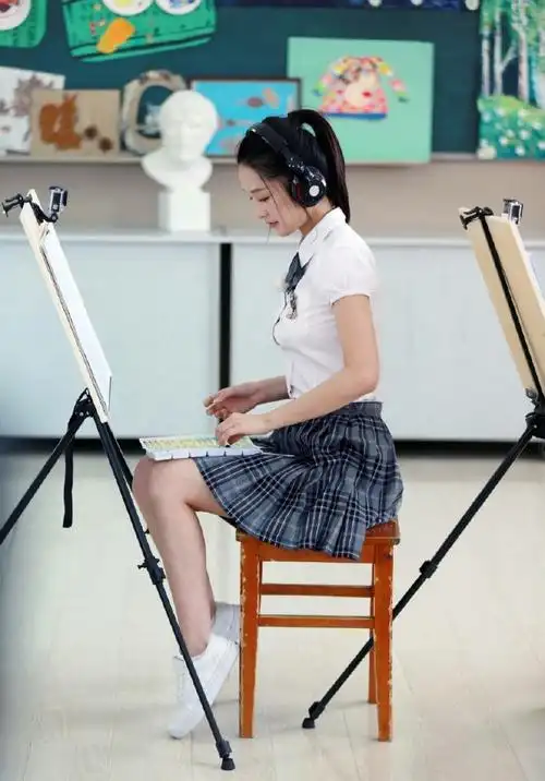 李沁清纯校服装甜美写真图片