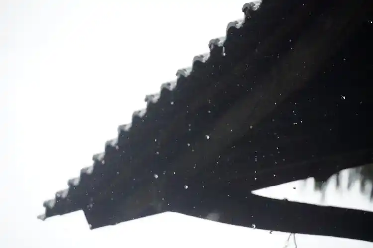 下雨天的诗意风景1/223小孩biubiubiu2020年5月7日1019关注屋檐的雨雨