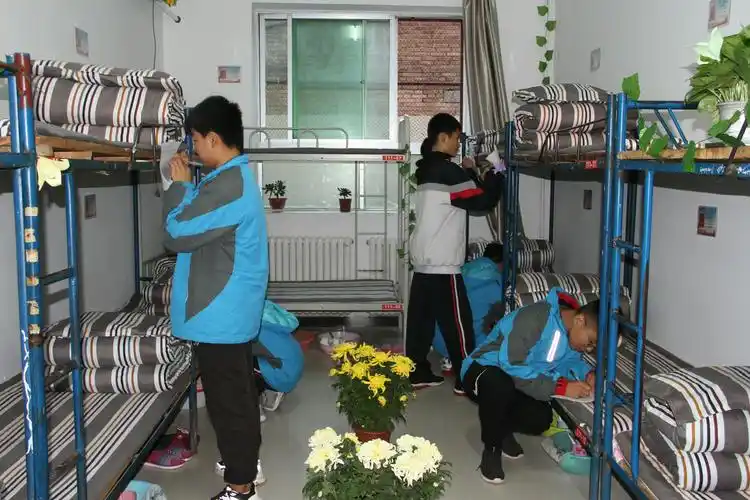 建设"温馨宿舍"的路上,我们将继续深入学习和发展,让实验中学的宿舍