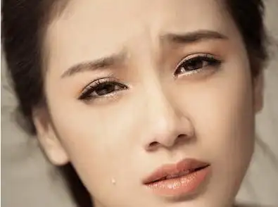 巨蟹座的男生平常就看起来很斯文,很贴心,如果碰到女生伤心哭泣这类的