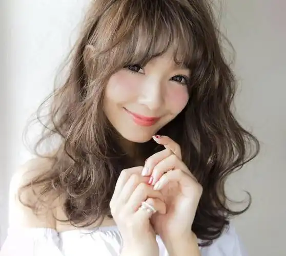 中长发大波浪卷蓬松动感