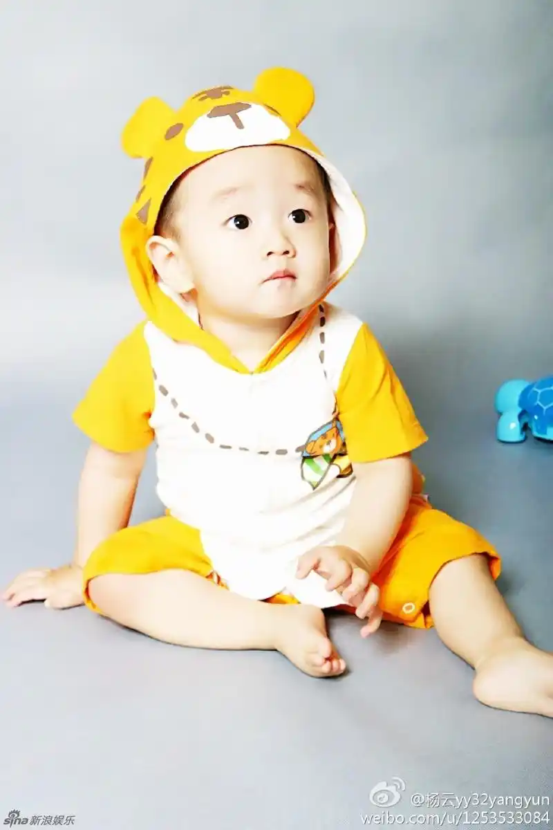 杨阳洋幼儿时期萌照曝光