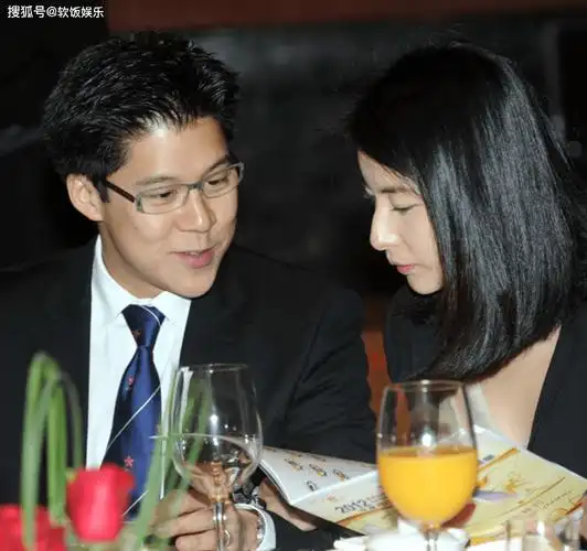 42岁郭晶晶庆结婚11周年!