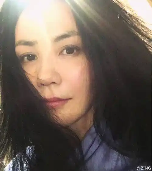 化妆师无意中泄露王菲罕见妆前照!皮松肉谢!