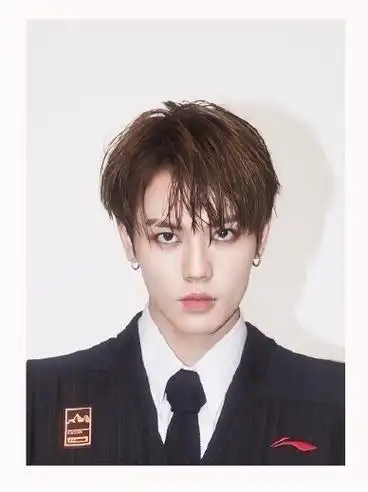 证件照最适合的妆容#林彦俊伪证件照合集!标准的正统帅哥脸!