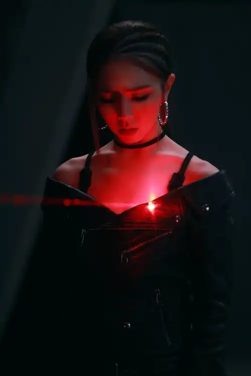 邓紫棋×终结者|摄影|人像摄影|zzz_朱泽洲 - 原创作品 - 站酷 (zcool