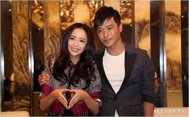 陈思诚带佟丽娅外出探险8岁儿子正面照曝光长得壮硕像极父亲