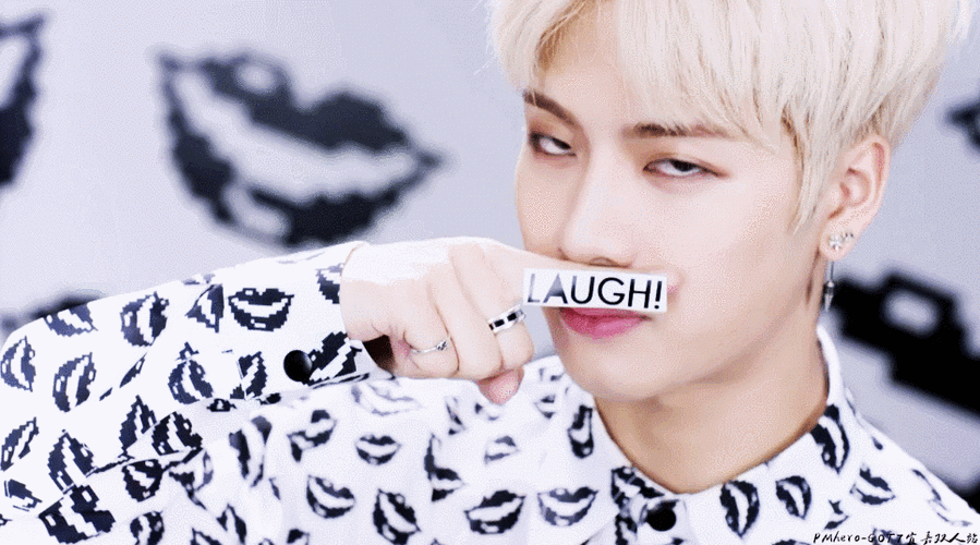 王嘉尔手势眨眼你不要瞎说gif动图_动态图_表情包下载_soogif