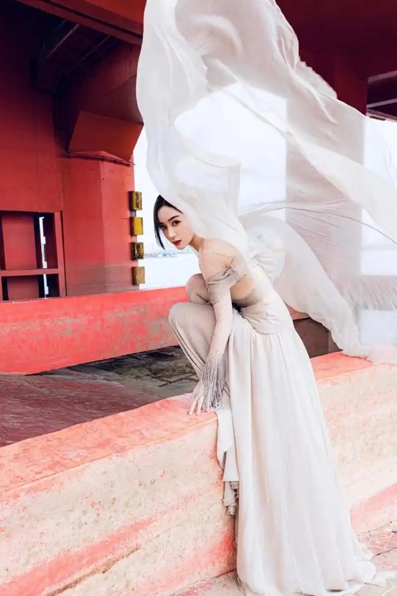 袁姗姗高跟凉鞋美足,如梦般美丽,令人心醉.