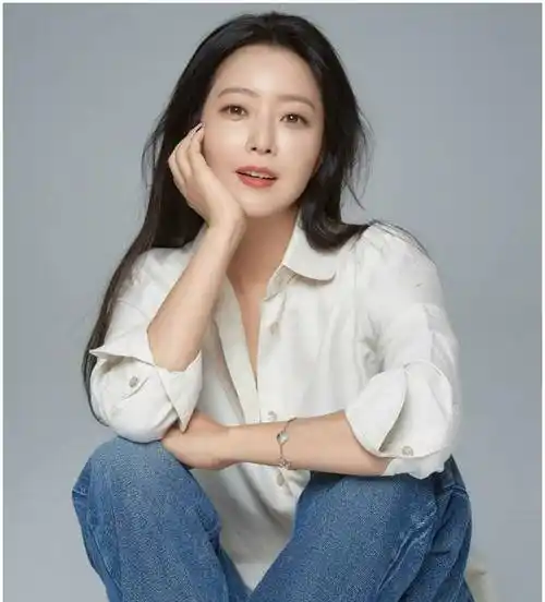 金喜善:曾因裸照风波息影,因《神话》而风生水起,现在怎样了?_黎明_广