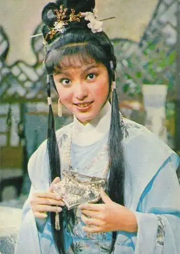 1976年参演香港佳艺电视台拍摄的《射雕英雄传》和《神雕侠侣》饰演
