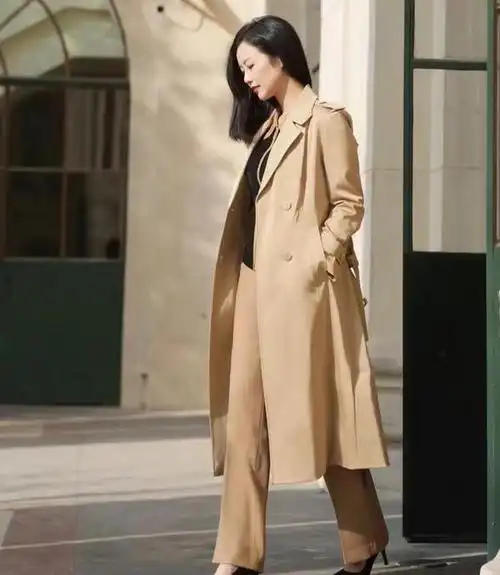 春天穿风衣,不知道配什么裤子?建议试试这3条,优雅气质又显瘦
