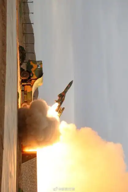 火力之美!看导弹发射震撼瞬间