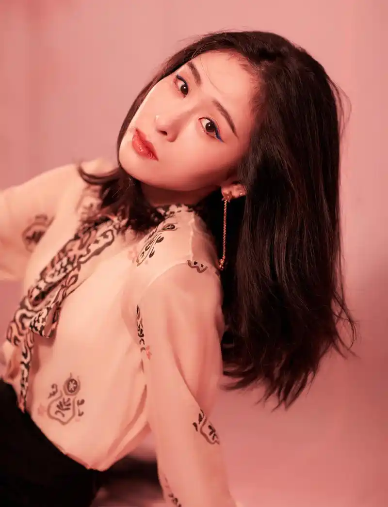 张碧晨粉色甜蜜写真图片29