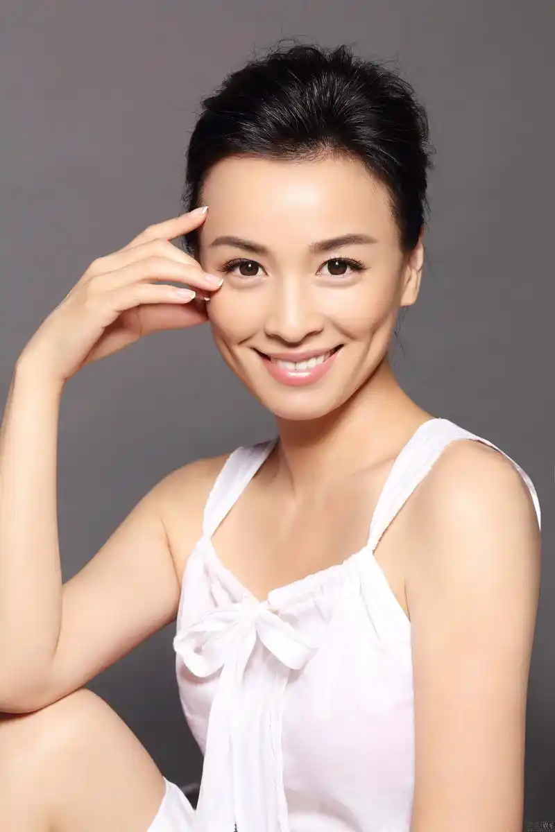 张庭写真曝光将接替倪萍当主持