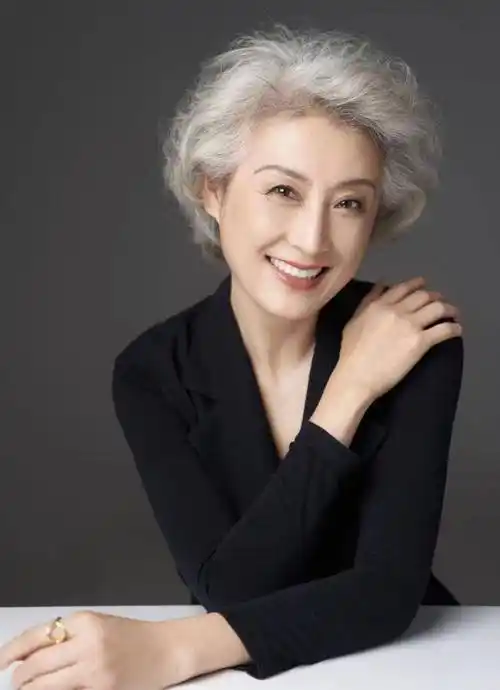 看完这些对比图你就懂了_发型_卷发_女性