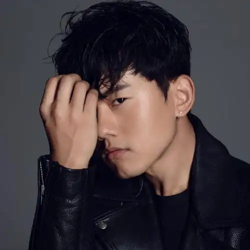 张杰 小哥哥换新头像啦