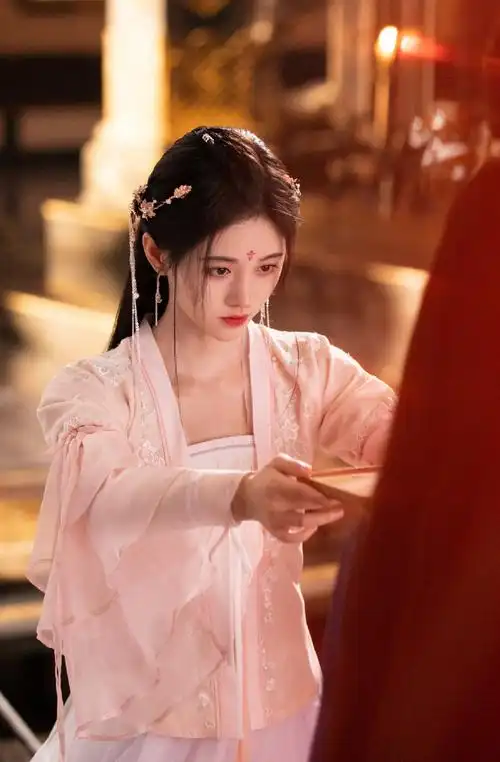 鞠婧祎如意芳霏剧照图片