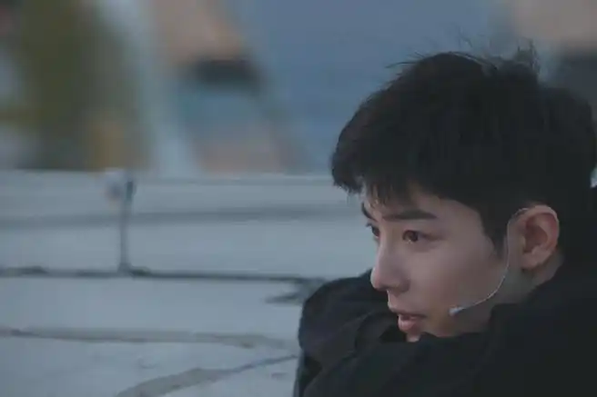 肖战天台侧颜光影大片##肖战天台故事感