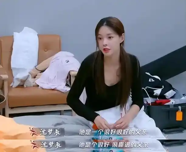 杜海涛陪妻拍戏中年装扮不便宜与少女般梦辰成鲜明对比像隔辈